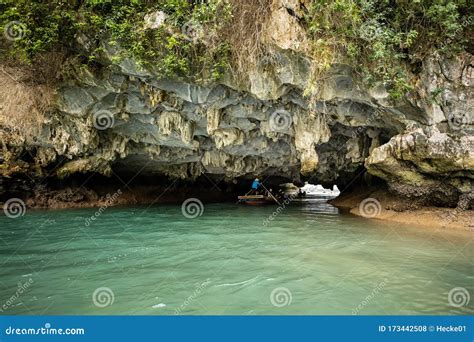 Tourist at the Luon Cave of Halong Bay in Vietnam Editorial Stock Photo - Image of destination ...