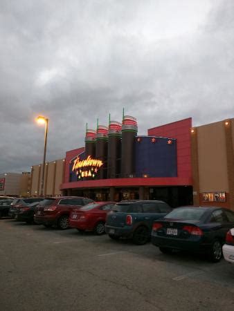 Why do people like the seats?! - Cinemark Movie Theatre, Pflugerville Traveller Reviews ...