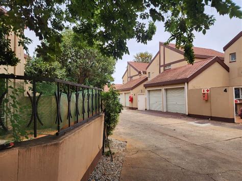 3 Bedroom Townhouse for sale in Potchefstroom Central - P24-113570627