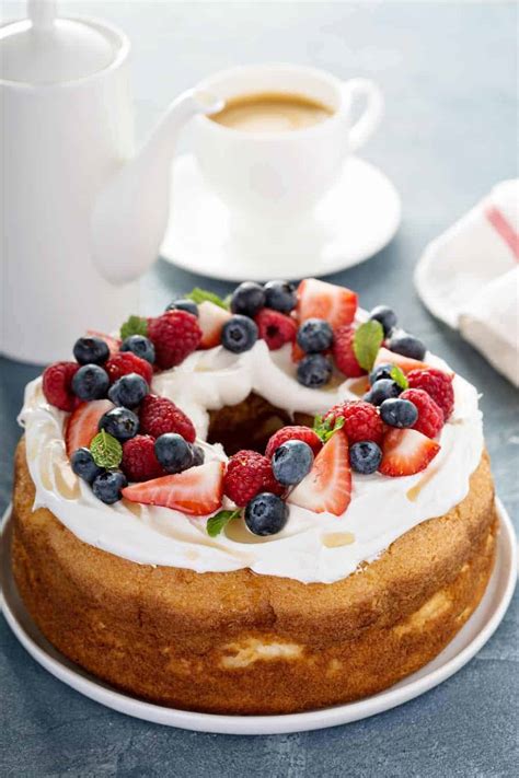 50 Angel Food Cake Toppings: Embellish Your Favorite Dessert!