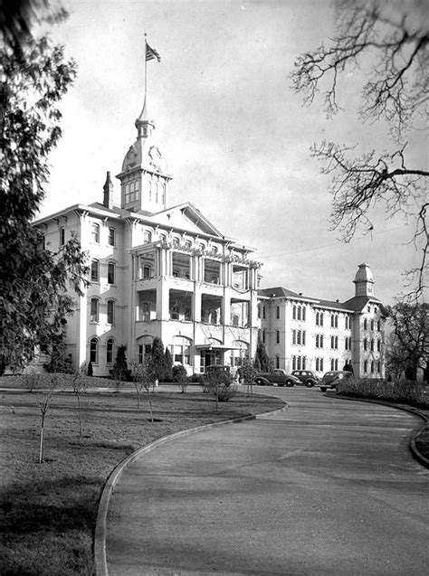 Main entrance of the Oregon State Hospital in Salem, 1940 – Mental ...