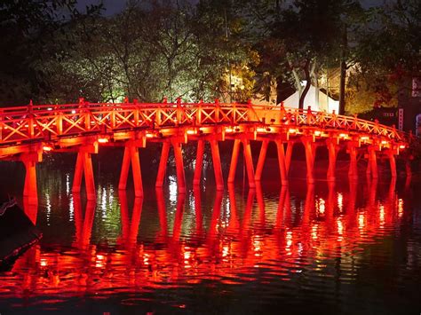 HD wallpaper: vietnam, hoàn kiếm lake, hanoi, hoan kiem lake, bridge, lights | Wallpaper Flare