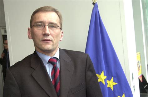 Estonia's prime minister to step down