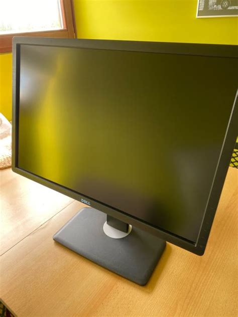 Dell UltraSharp 24 Monitor (Dell UltraSharp U2413 24” Monitor with LED