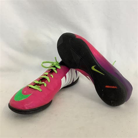 Nike Futsal/indoor soccer shoes US size 6 - Play It On