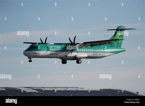 Aer Lingus ATR-72 landing Stock Photo - Alamy