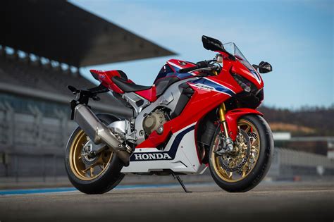 Honda CBR 1000 RR Fireblade 2017 Test Motorrad Fotos & Motorrad Bilder