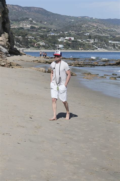 Duchovny Central : David Duchovny at the beach in California - March 27 ...