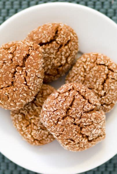 Healthy plant-based treat: oat and coconut cookies | KOKO EAT