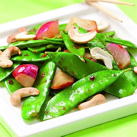 Cashew-Snow Pea Stir-Fry Recipe - EatingWell