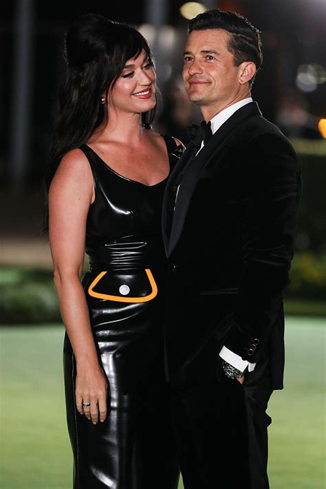 Katy Perry & Orlando Bloom Kiss While Swimming During Vacation: Photos ...