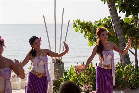 Modern Thai Wedding Traditions - Inside Weddings