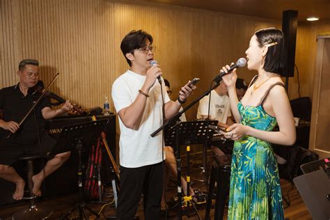 Lệ Quyên gợi cảm tập “Lệ Quyên love concert” bên các “người tình”