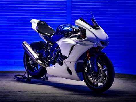 2023 Yamaha R1 GYTR: The ultimate track bike? | BeMoto