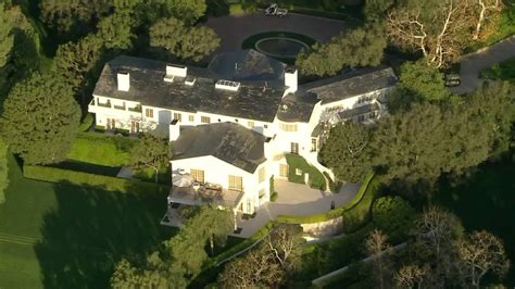 Jeff Bezos Pays $165M for Geffen Mansion in Beverly Hills, Shattering ...