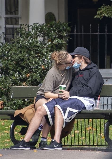 Robert Pattinson Seen Kissing Suki Waterhouse After Coronavirus Report ...