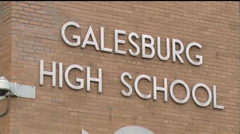 Galesburg High School replaces in-person graduation with virtual ceremony | wqad.com