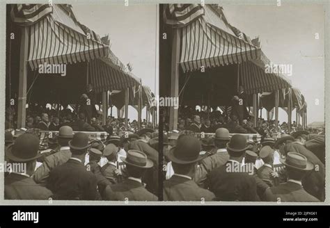 Theodore Roosevelt speaking to a crowd from raised awning covered platform Stock Photo - Alamy