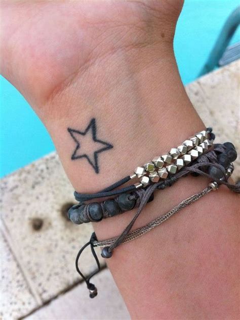 Stern Tattoos - Bedeutung und 40 coole Design Ideen - Tattoos - ZENIDEEN