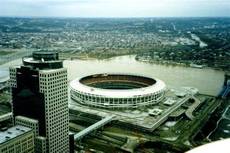 Reds old Riverfront Stadium | Baseball park, Cincinnati reds ...