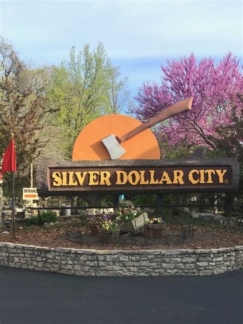 Top 10 Tips for Visiting Silver Dollar City in Branson, Missouri ...