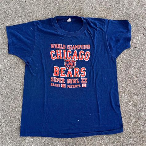 1985 Chicago Bears T shirt! Size large large on a... - Depop