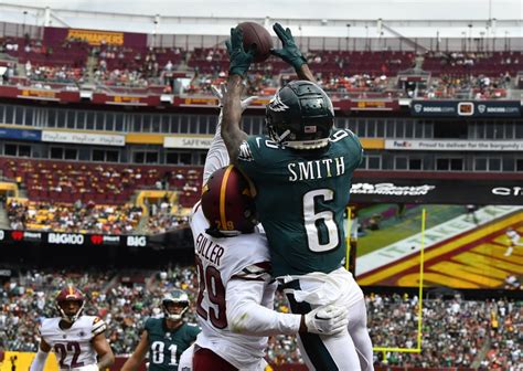 DeVonta Smith Takes His Turn in Easy Win Over Washington - Sports ...