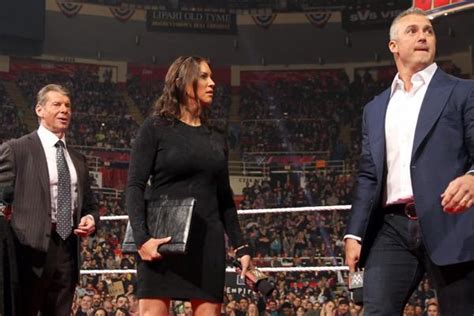 Shane McMahon vs. The Undertaker: 9 Reasons We're Not Sure How To Feel ...