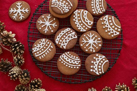 Pepparkakor (Swedish Ginger Cookies) - Bigger Bolder Baking