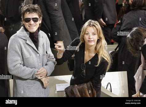 French singer Marc Lavoine and his wife Sarah Poniatowski attend Chanel's Fall-Winter 2006-2007 ...