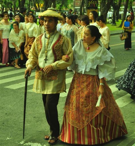 Traditional clothing in the Philippines. Barong Tagalog & Baro at Saya | Filipino clothing ...