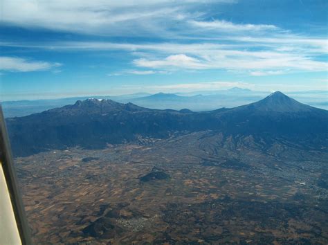 Iztaccíhuatl, Popocatépetl, Valle de México | Vista aérea de… | Flickr