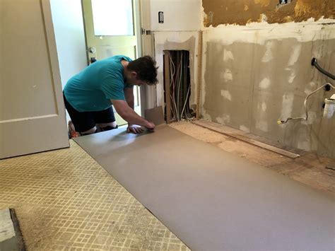 How to lay sheet vinyl flooring in a complex, larger space. Our DIY ...