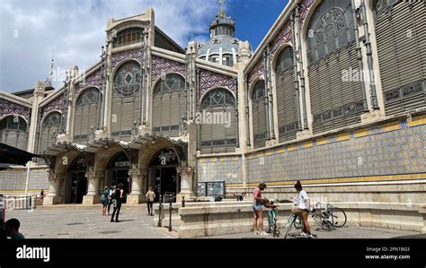 Interior of the central market of Valencia Stock Photo - Alamy