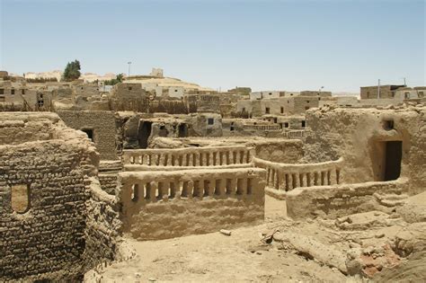 File:Al-Qasr city (Dakhla Oasis).jpg - Wikimedia Commons
