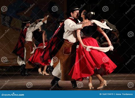 Argentinian Dancers Performing Traditional Dance in Pairs Editorial ...