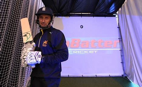 Nasser Hussain insight: Former England captain takes on the Aussie bowling machine | Daily Mail ...