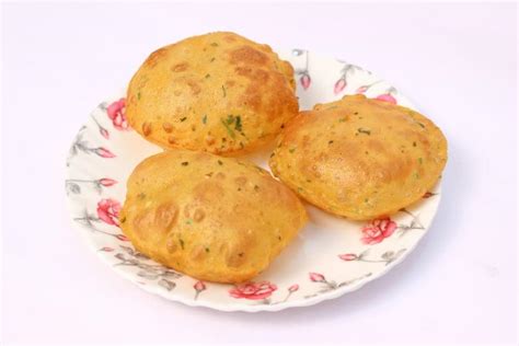 Delicious Aloo Ki Puri Recipe - Punjabi Aloo Poori