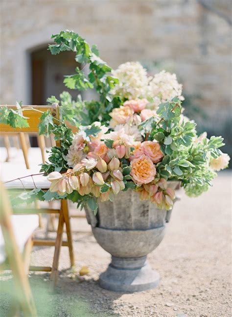 10 Steal-Worthy Flower Arrangements For Your Wedding Ceremony - Belle ...