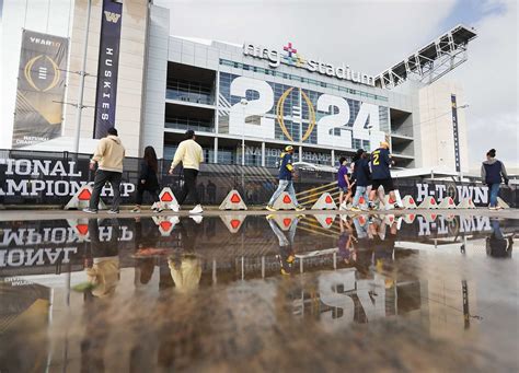 Tornado watch in Houston: Severe weather threatens CFP title game