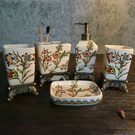 Exquisite 5-piece enamel Ceramic Bathroom Accessories Sets