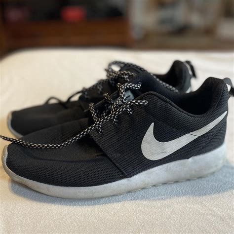 Nike Black and White Sneakers Size 8 - Depop