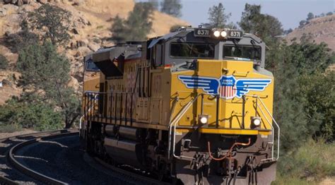 Union Pacific SD70ACe-the Dark Side. | Tracking the Light