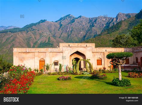 Pari Mahal Palace Image & Photo (Free Trial) | Bigstock