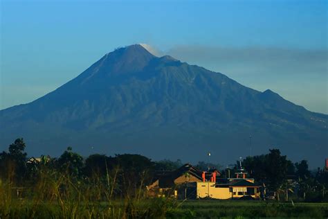 Kenali Status dan Level Gunung Merapi di Indonesia - kabarsiger.com