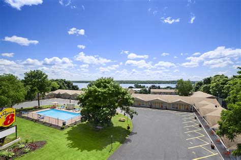 Super 8 by Wyndham Brockville | Brockville, ON Hotels