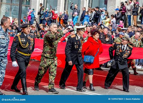 Russia, Vladivostok, 05/09/2018. Veterans and Officers Carry Flag of ...