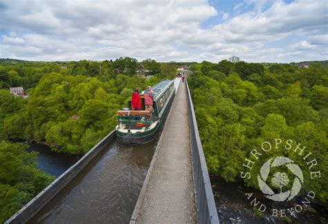 A narrowboat on the Llangollen Canal passes over the River Dee on the Pontcysyllte Aqueduct ...