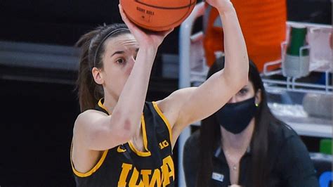 Iowa's Caitlin Clark erupts for 35 points in win vs. Kentucky - Stream ...