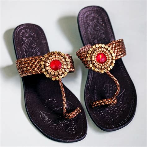 Latest Kolhapuri Chappal Designs For Girls 2013 ~ Wallpapers, Pictures ...